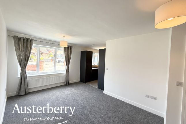 10, Mayneford Place, Stoke-On-Trent photo 2