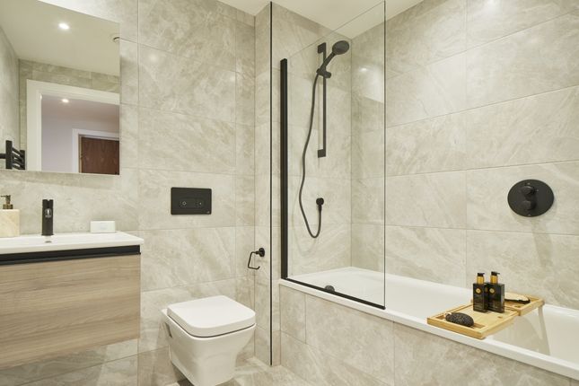 Apartment 1005, Tower A, One Eastside, 1 James Watt Queensway, Birmingham photo 4