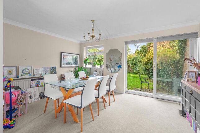 28, Devonshire Close, Amersham photo 4