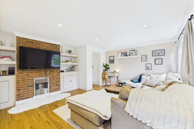 17, SUTTON FIELD, BORDON photo 4