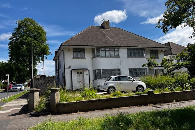 3-bed house on 56, Stonegrove, Edgware, £680,000