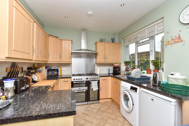 7, Hempstead Lane, Sittingbourne photo 2