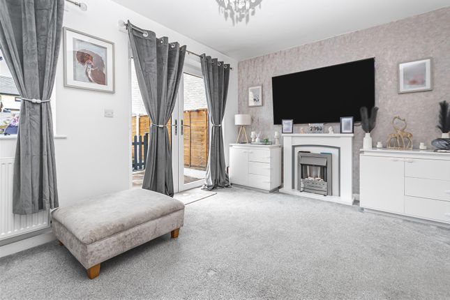 8, Mayfield Drive, Buxton photo 3