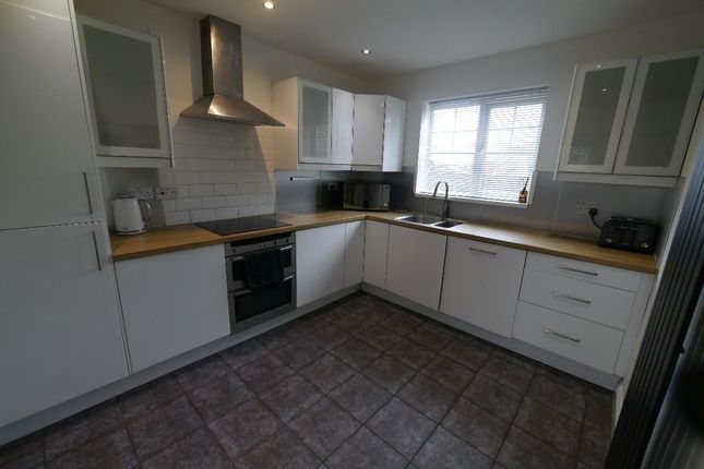 106 Haydon Drive, Wallsend photo 5