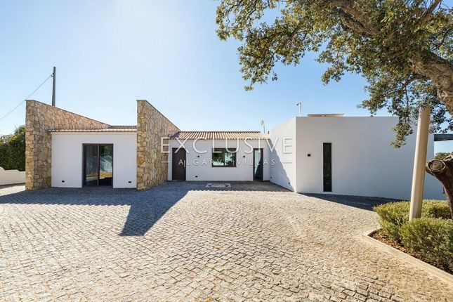 Villa for sale in Porches, Lagoa, Portugal