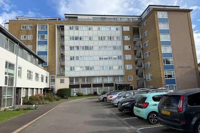 2-bed flat on Flat 44, Park Gates, Chiswick Place, Eastbourne, £120,000