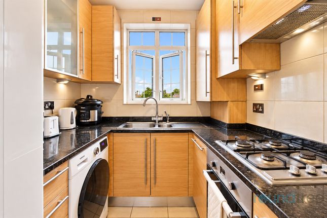 Quadrant Close, Hendon photo 2