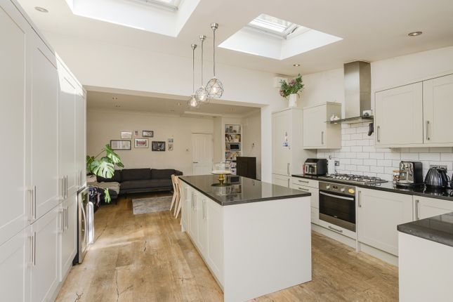 168, Clarence Road, London photo 2