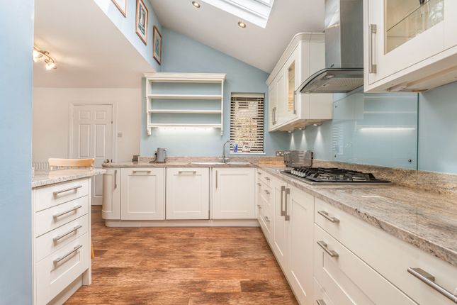 17 Ashgrove Court, Oakwood, Derbyshire photo 3