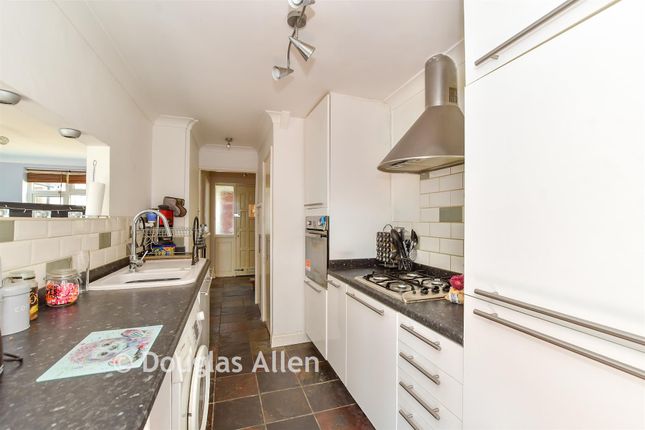 23, Waldringfield, Basildon photo 2