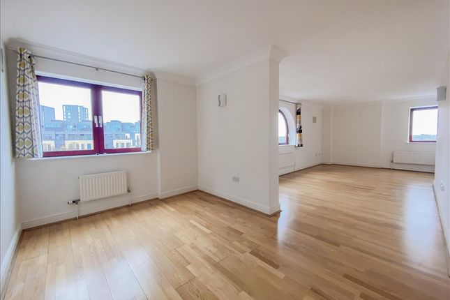 Flat to rent in Sailmakers Court, William Morris Way, London, Hammersmith And Fulham