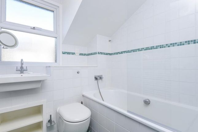 8 Franklin Close, London photo 3