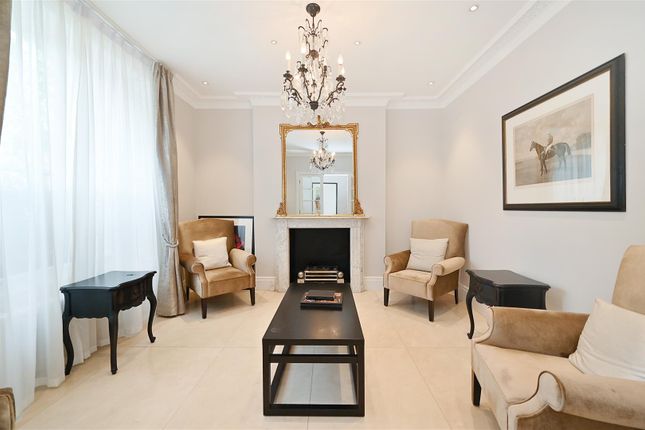 Town house for sale in Wilton Place, London