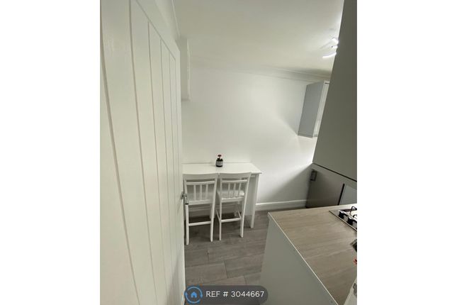 Olivia Court, Chase Side, Enfield photo 4