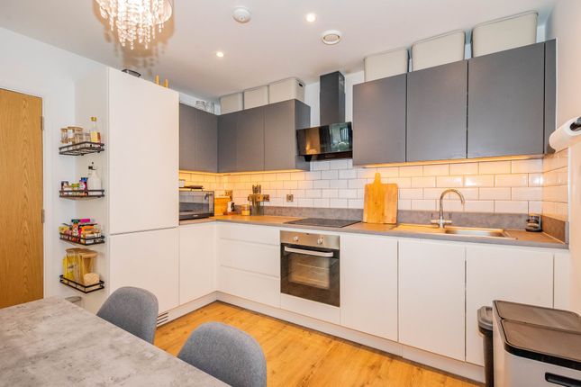 Flat 128, Grand View, Farnborough photo 4