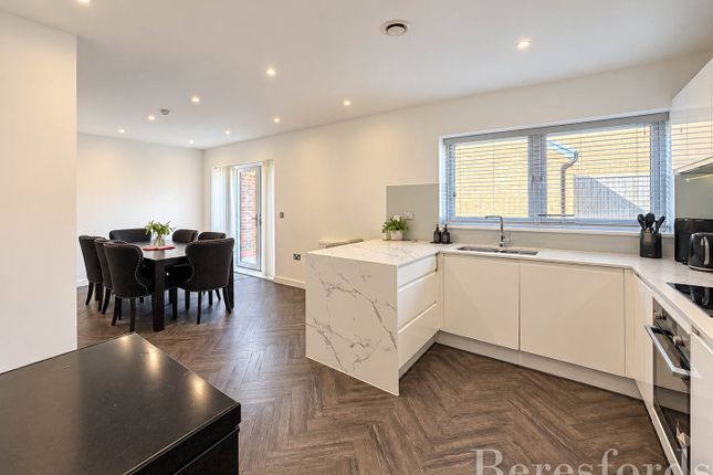 1, Bushell Way, Hornchurch photo 3