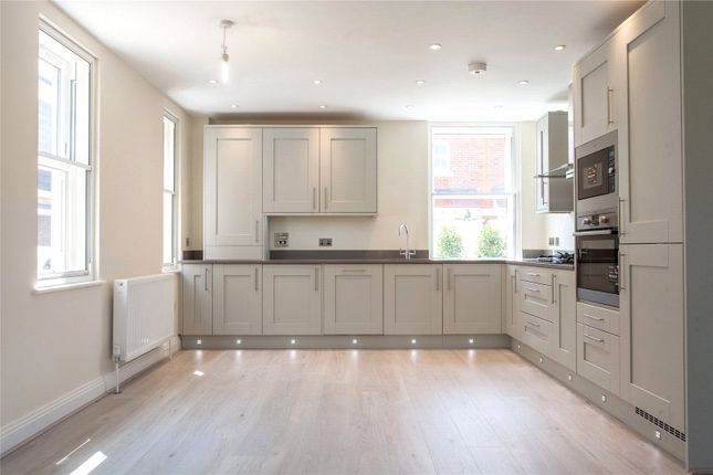 2 Essex House,, Finings Road, High Wycombe photo 2