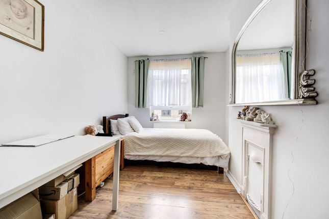 Thumbnail Flat for sale in Wyfold Road, Munster Village, London