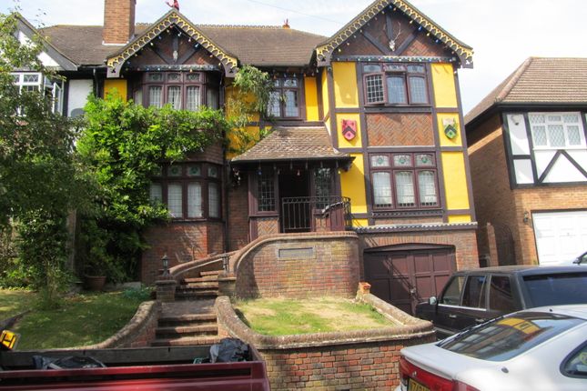Room to rent in Cherrycot Rise, Farnborough