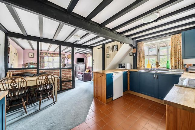 End Cottage, 102, The Green, Great Cheverell photo 4