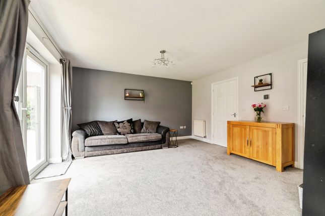 53, Goldfinch Drive, Bedfordshire photo 3