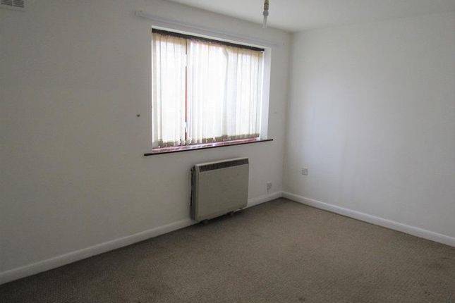 Flat to rent in Guernsey Court, Robin Hood Road, Skegness