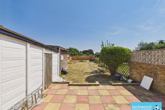 5, Shortwood Avenue, Staines photo 2