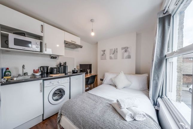 Studio flat on Selborne Road, Selborne Road, London, £2,596/mo