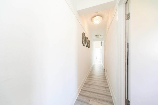 Flat 41, Embassy House West End Lane, London photo 4