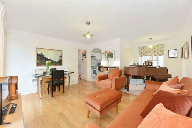 14, Royal Victor Place, London photo 4