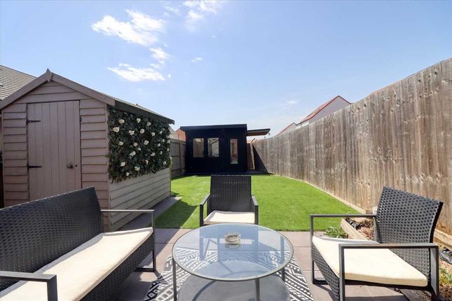 1, Pebble Drive, Little Clacton photo 4