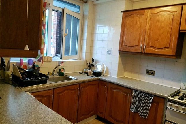 Room to rent in St. John's Estate, London