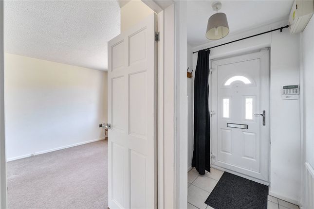 33, Timperley Way, Cheltenham photo 3