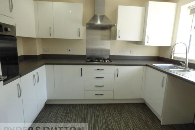 6, Henry Hill Close, Greater Manchester photo 3