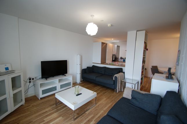 A2305 X1 Media City, Michigan Avenue, Salford photo 2