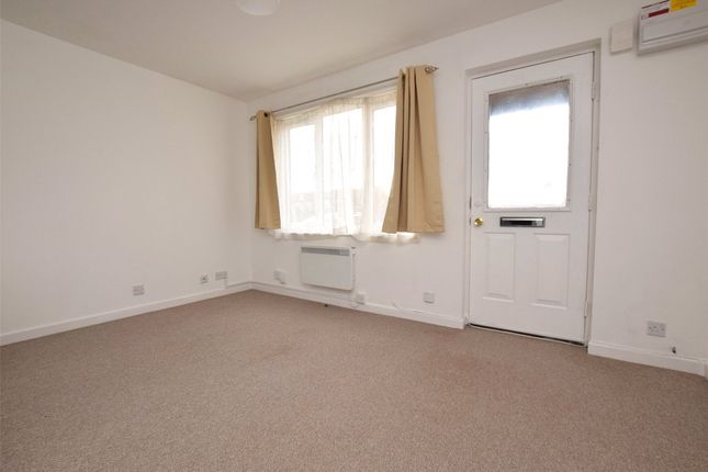 34, Columbine Way, Romford photo 4