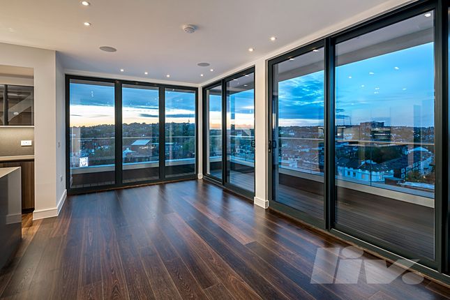 Penthouse 1 Centre Heights 137, Finchley Road, London photo 4