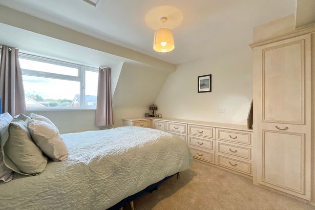 14 Greenfields Avenue, Crewe photo 3