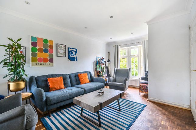 24, Regency Drive, West Byfleet photo 4
