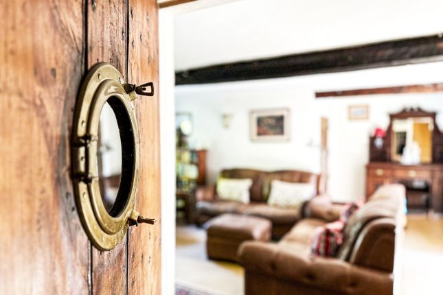 12 Stoke Road, North Curry, Somerset photo 3