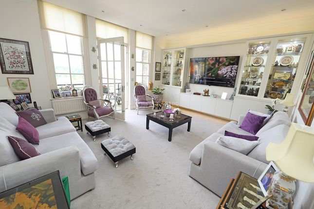 Flat for sale in St. Vincents Lane, London