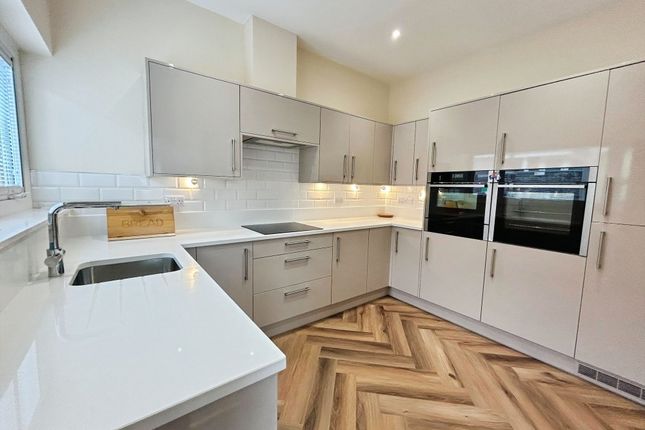 7 Newlands, Port Talbot photo 2