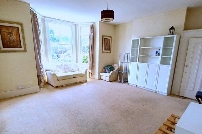 Flat to rent in Epsom Road, Guildford