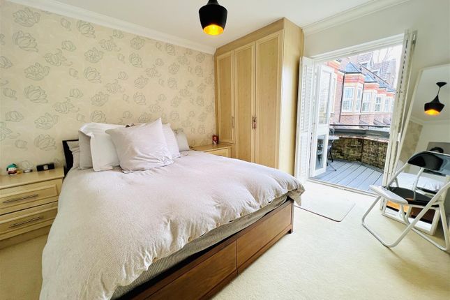 22, Regency Court,, Grove Lane, Altrincham photo 4