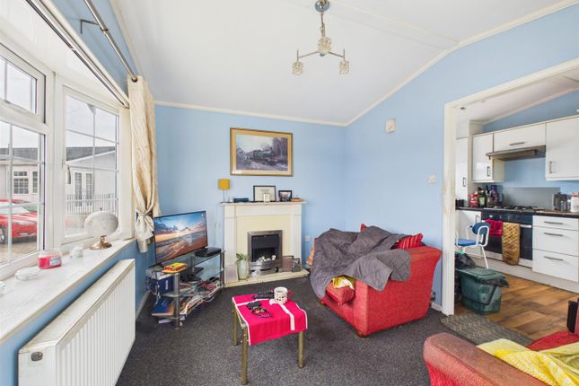 88, Staverton Park, Cheltenham photo 2