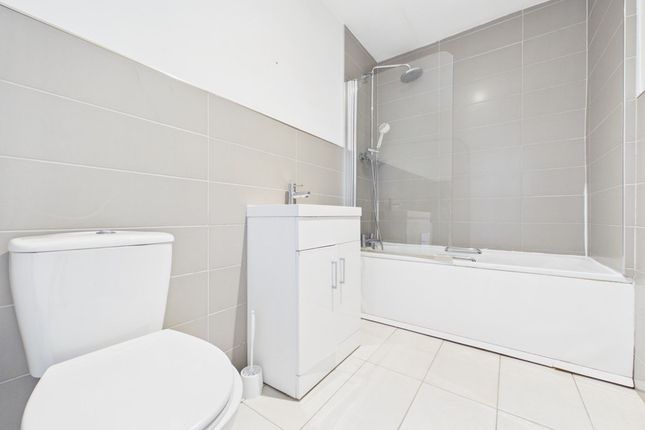 3-bed flat on Flat 2, 17 Little Preston Street, Brighton, £1,900/mo
