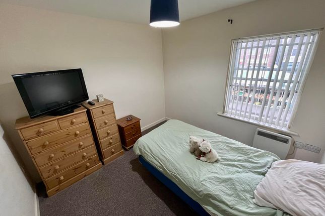 Flat to rent in The Broadway, Thatcham