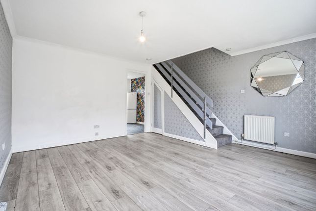17, Newhouse Way, Irvine photo 4