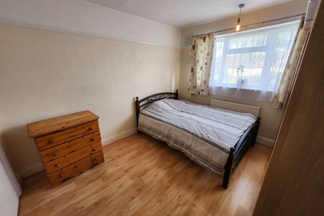 Thumbnail Shared accommodation to rent in Longhill Road, London, Greater London