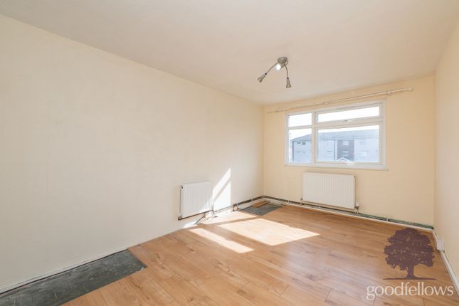 3, Longford Court, Surrey photo 5